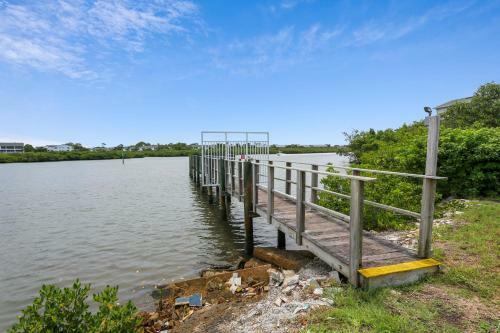 Mariner's Pointe - Classy Condo, Steps To Beach, Large Balcony
