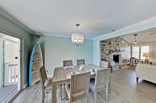 Beautiful Beach Retreat With Private Pool Oasis Home