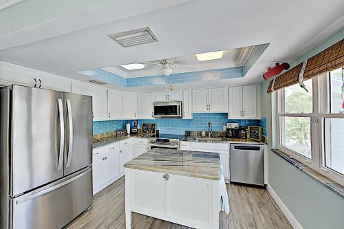 Beautiful Beach Retreat With Private Pool Oasis Home