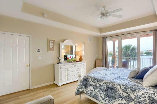 206 Harborview Grande