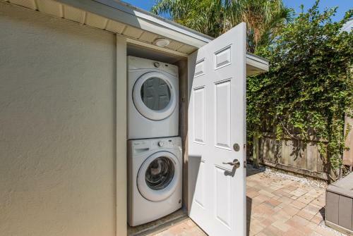 Island Time - Weekly Beach Rental Home