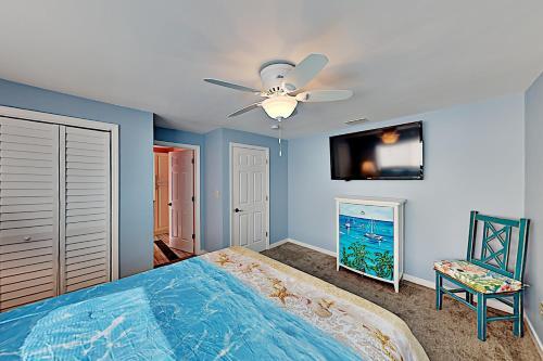 Waterfront Home With Pool, Hot Tub & Kayaks Home