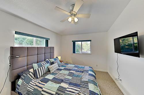 Coastal Getaway - Game Room - Stroll To Beach Home