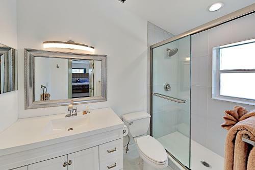 Coastal Getaway - Game Room - Stroll To Beach Home
