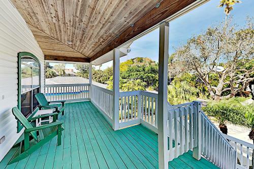 Coastal Getaway - Game Room - Stroll To Beach Home