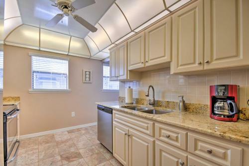 Indian Shores Townhome With Pool Access And Kayaks