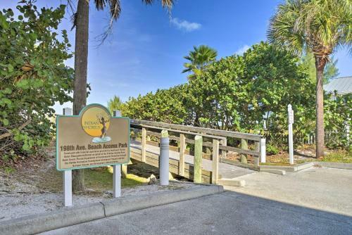 Indian Shores Townhome With Pool Access And Kayaks