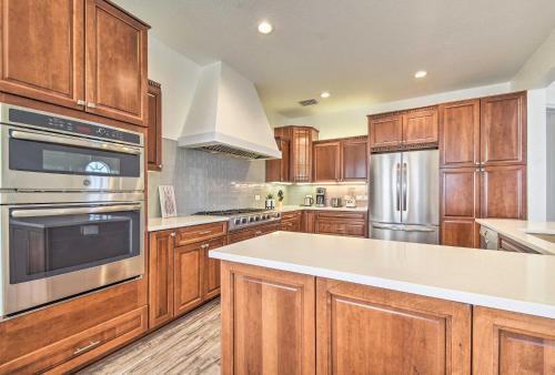 Indian Rocks Home With Game Room, Walk To Beach!