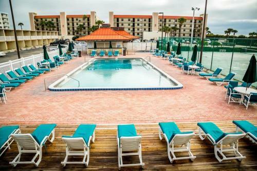 Cocoa Beach Ocean Landing Resort? Ocean Front Apartment