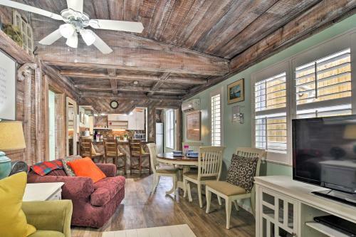 Driftwood Beach Cottage - Walk To Clearwater Bch
