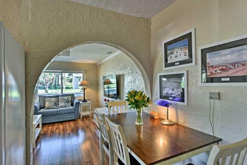 Cozy Cocoa Beach Bungalow - Walk To Beach And Pier!