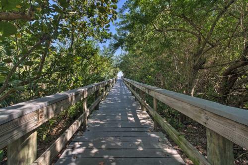 Pet-friendly Home With Pool - Walk To Cocoa Beach!