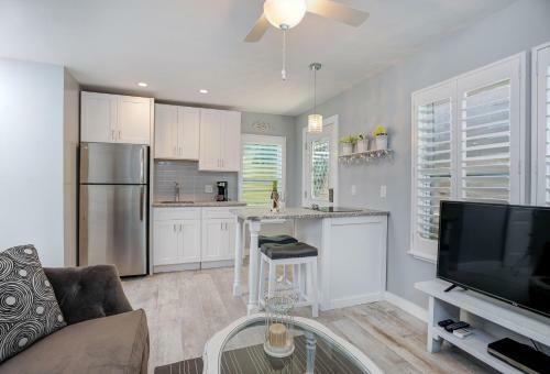 Island Vibes III - Weekly Vacation Rental Cottage