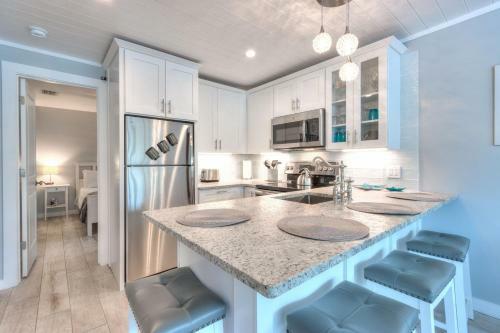Island Vibes III - Weekly Vacation Rental Cottage