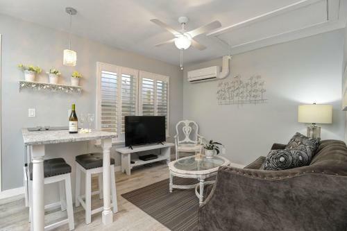 Island Vibes III - Weekly Vacation Rental Cottage