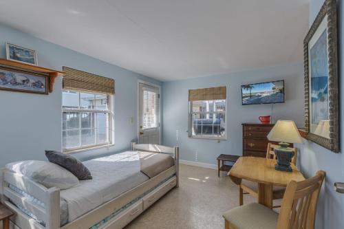 Gulf Sunset Oasis - Beach Front Apts