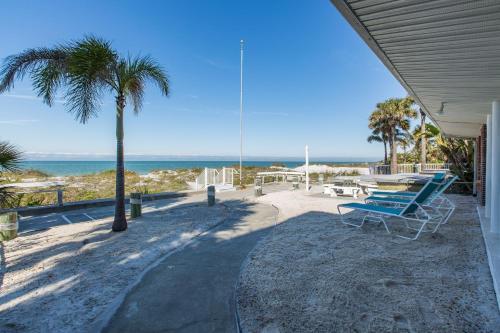 Gulf Sunset Oasis - Beach Front Apts