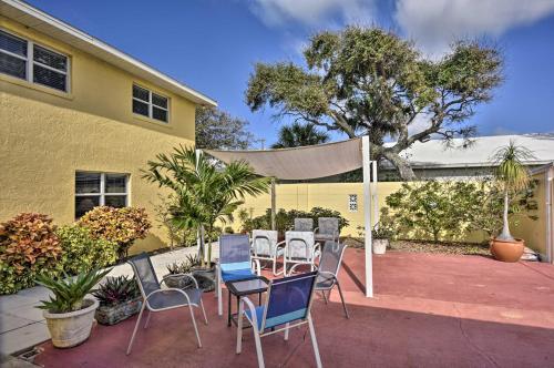 Sunshine State Escape With Bikes, Walk To Beach