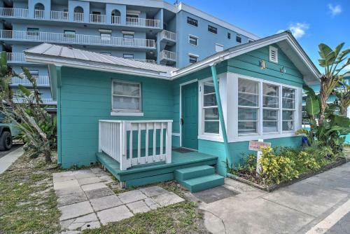 Sun-soaked Coastal Hideaway - Steps To Beach!