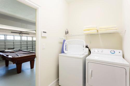 Great Single Vacation Home With Private Pool Cg9153