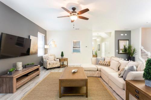 Great Single Vacation Home With Private Pool Cg9153