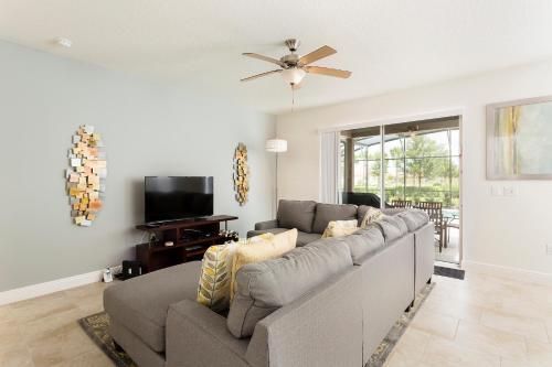 Beautiful Vacation Home With Private Pool And Garage St4328