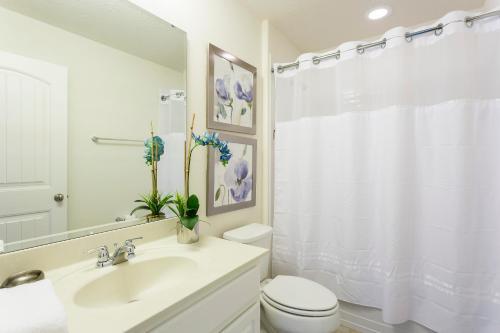 Beautiful Vacation Home With Private Pool And Garage St4328