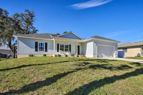 Spacious And Hip Crystal River Home With Dock And Kayaks!