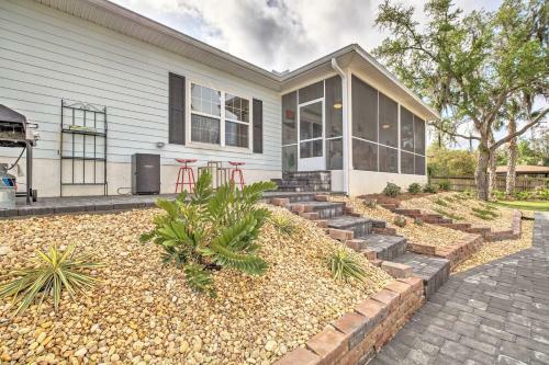 Spacious And Hip Crystal River Home With Dock And Kayaks!
