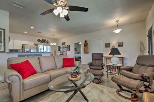 Spacious And Hip Crystal River Home With Dock And Kayaks!