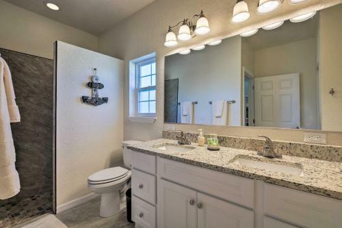 Spacious And Hip Crystal River Home With Dock And Kayaks!