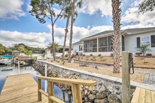 Spacious And Hip Crystal River Home With Dock And Kayaks!