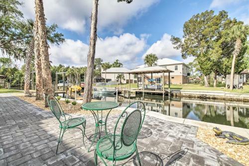 Spacious And Hip Crystal River Home With Dock And Kayaks!