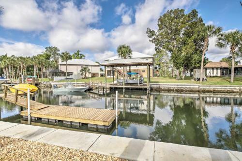 Spacious And Hip Crystal River Home With Dock And Kayaks!