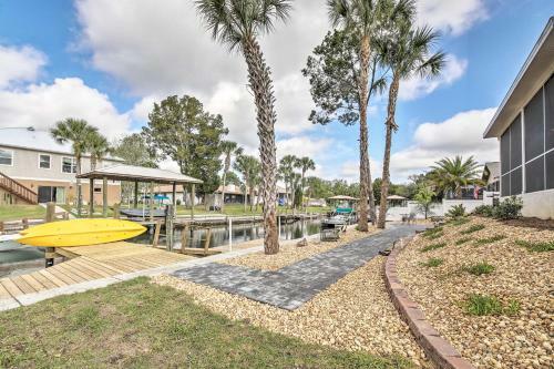 Spacious And Hip Crystal River Home With Dock And Kayaks!