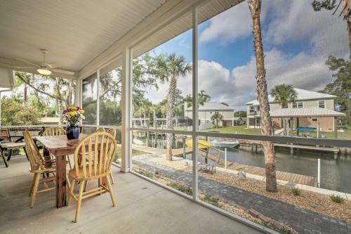 Spacious And Hip Crystal River Home With Dock And Kayaks!
