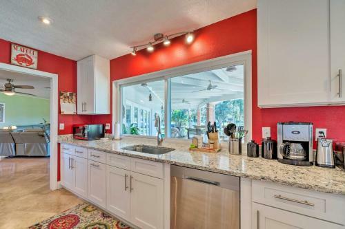 Updated Waterfront Crystal River Retreat With Dock!