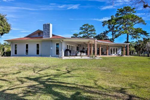 Updated Waterfront Crystal River Retreat With Dock!