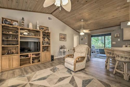 Crystal River Home With Dock, 1 Mile To Boat Launch