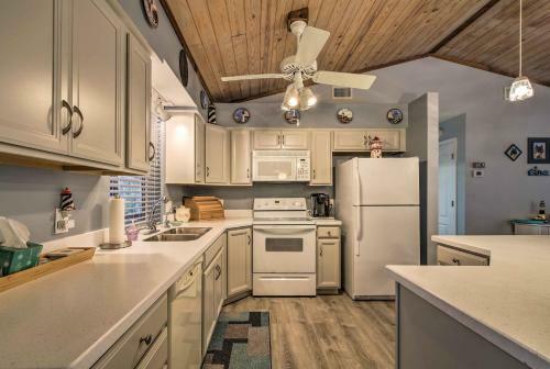 Crystal River Home With Dock, 1 Mile To Boat Launch