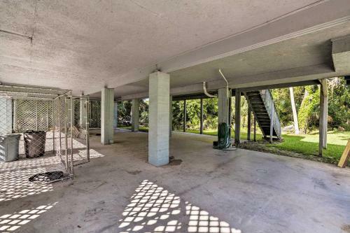 Crystal River Home With Dock, 1 Mile To Boat Launch