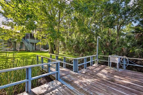 Crystal River Home With Dock, 1 Mile To Boat Launch