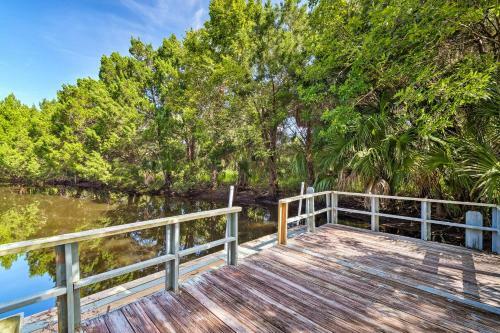 Crystal River Home With Dock, 1 Mile To Boat Launch