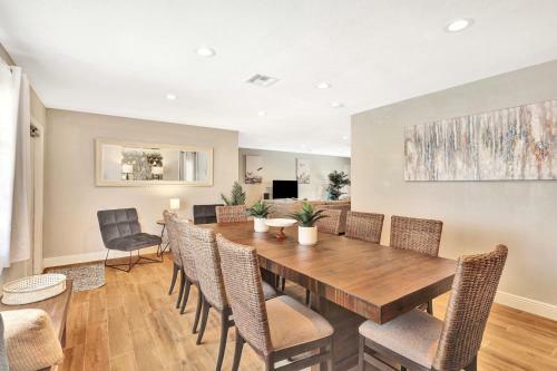 Private Pool Beautiful Updated 4br Home 2bth