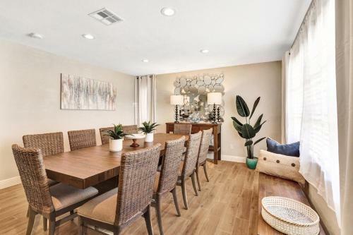 Private Pool Beautiful Updated 4br Home 2bth