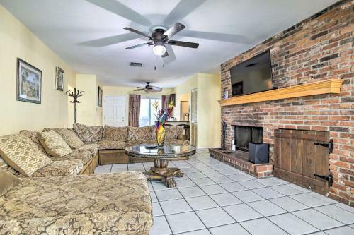 Coastal Escape With Pool - 4 Mi To Dania Beach!