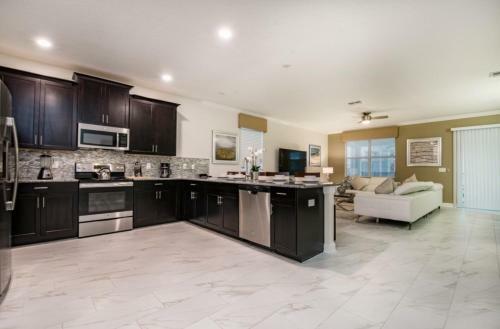 New 10 Bedroom Home Free Water Park