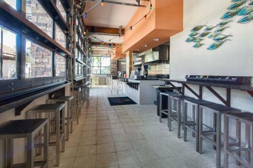 Solterra - 5 Bedrooms House W/pool-7029sr