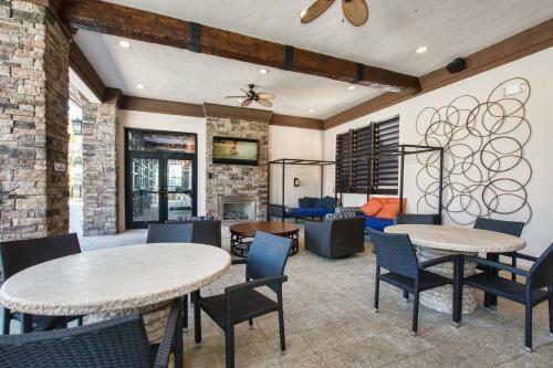 Solterra - 5 Bedrooms House W/pool-7029sr