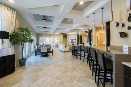 Solterra - 5 Bedrooms House W/pool-7029sr